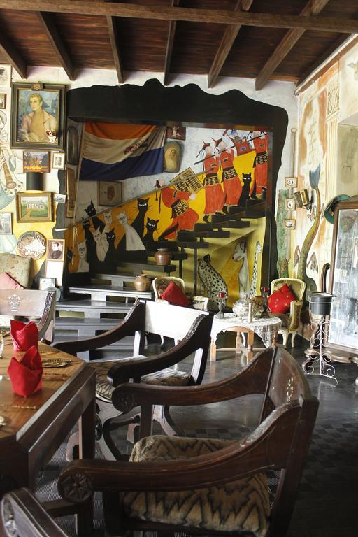 Helgasfolly Anti Hotel Residence Канди Екстериор снимка