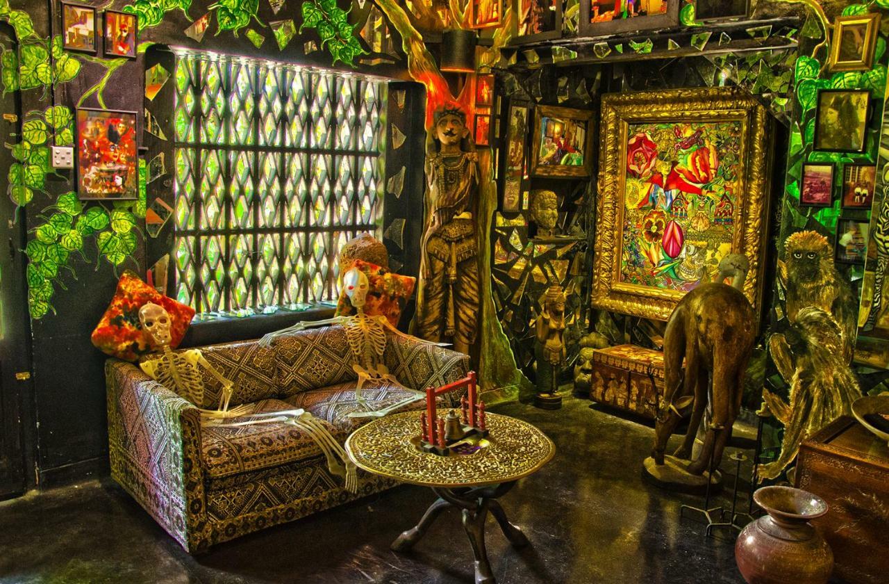 Helgasfolly Anti Hotel Residence Канди Екстериор снимка