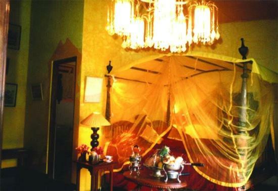 Helgasfolly Anti Hotel Residence Канди Екстериор снимка